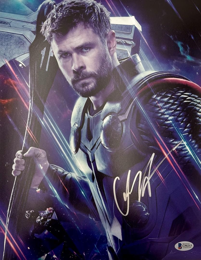 Chris Hemsworth Signed 11x14 Photo (Thor) - Beckett